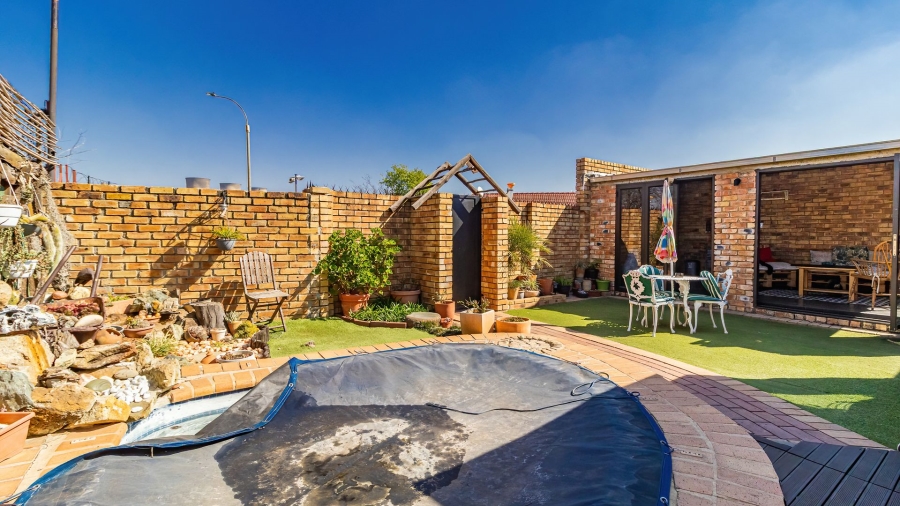 2 Bedroom Property for Sale in Cresslawn Gauteng