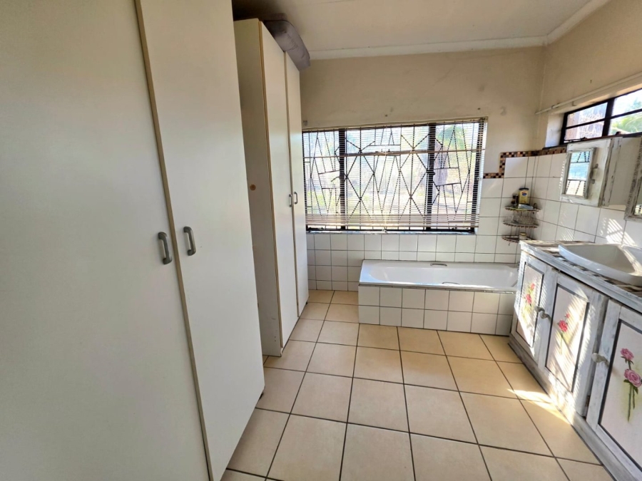 Commercial Property for Sale in Mont Lorraine Ah Gauteng