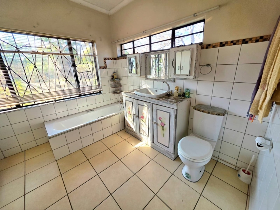 Commercial Property for Sale in Mont Lorraine Ah Gauteng