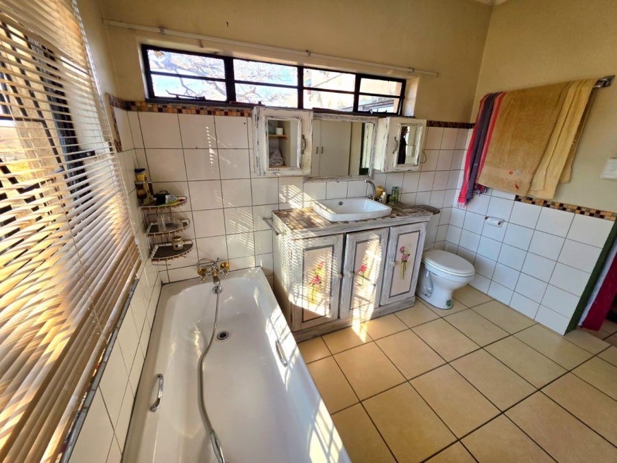 Commercial Property for Sale in Mont Lorraine Ah Gauteng