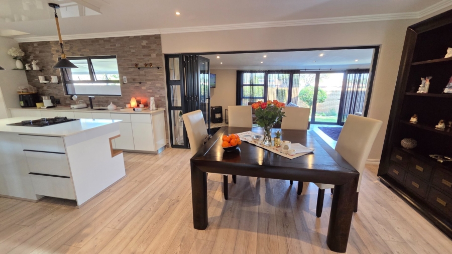 3 Bedroom Property for Sale in Amberfield Crest Estate Gauteng