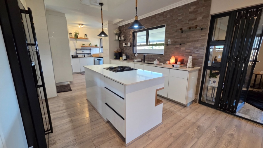 3 Bedroom Property for Sale in Amberfield Crest Estate Gauteng