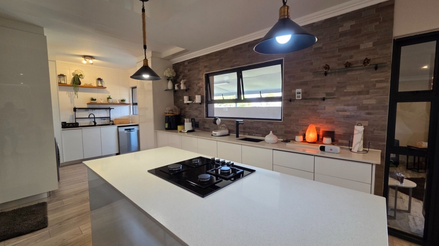 3 Bedroom Property for Sale in Amberfield Crest Estate Gauteng