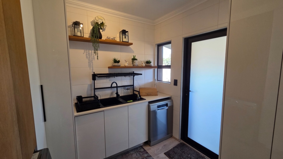 3 Bedroom Property for Sale in Amberfield Crest Estate Gauteng