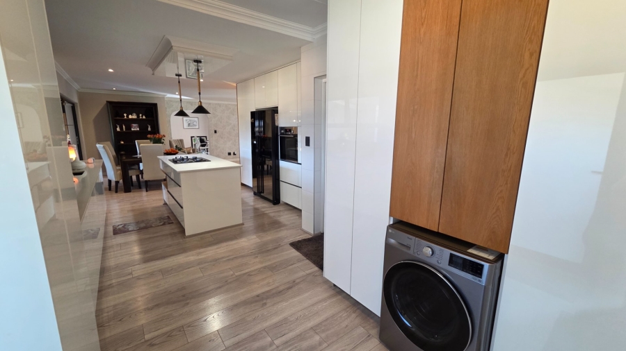 3 Bedroom Property for Sale in Amberfield Crest Estate Gauteng