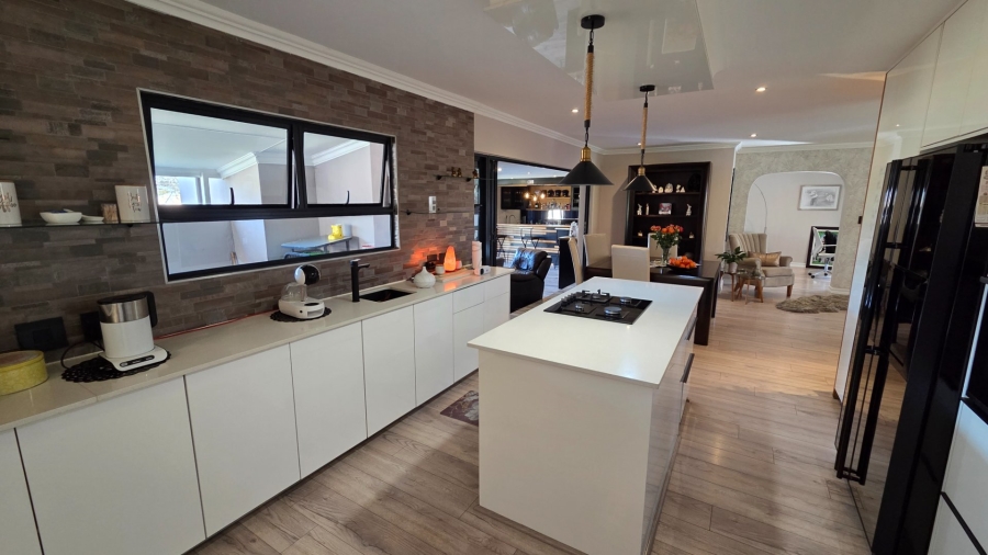 3 Bedroom Property for Sale in Amberfield Crest Estate Gauteng