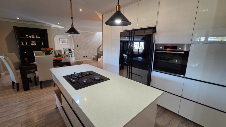 3 Bedroom Property for Sale in Amberfield Crest Estate Gauteng