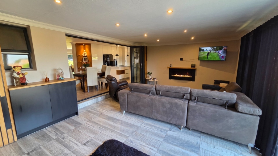 3 Bedroom Property for Sale in Amberfield Crest Estate Gauteng