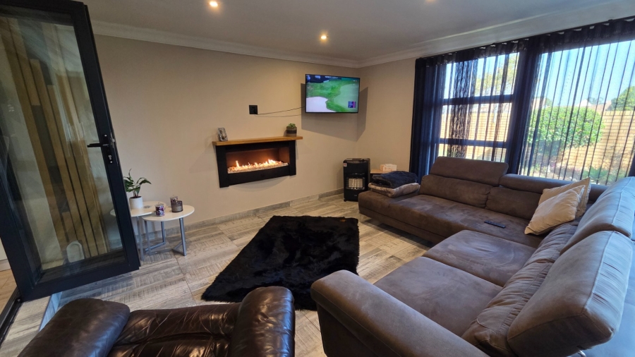 3 Bedroom Property for Sale in Amberfield Crest Estate Gauteng