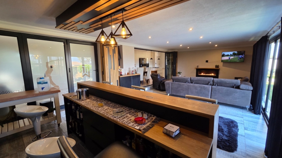3 Bedroom Property for Sale in Amberfield Crest Estate Gauteng