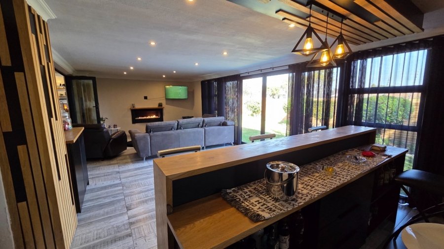 3 Bedroom Property for Sale in Amberfield Crest Estate Gauteng