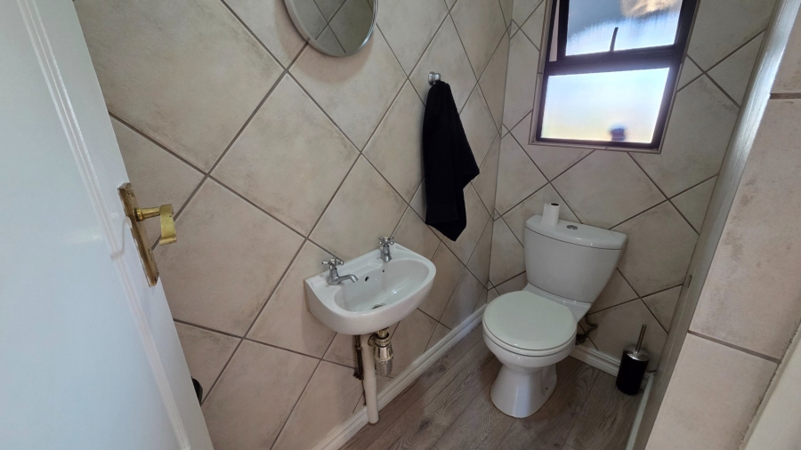 3 Bedroom Property for Sale in Amberfield Crest Estate Gauteng