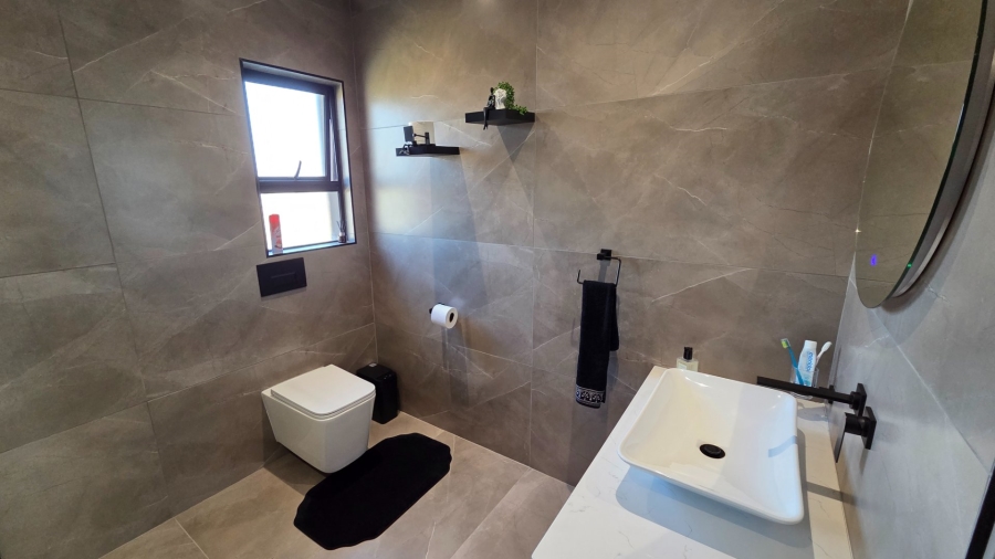 3 Bedroom Property for Sale in Amberfield Crest Estate Gauteng
