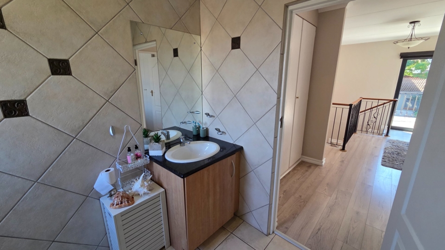3 Bedroom Property for Sale in Amberfield Crest Estate Gauteng