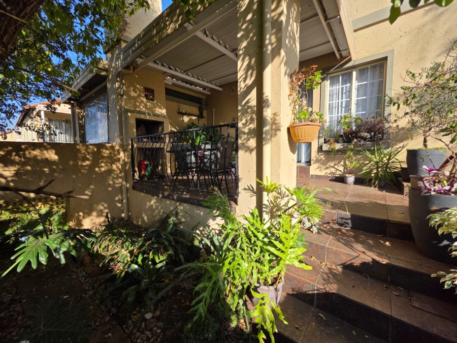 3 Bedroom Property for Sale in La Montagne Gauteng