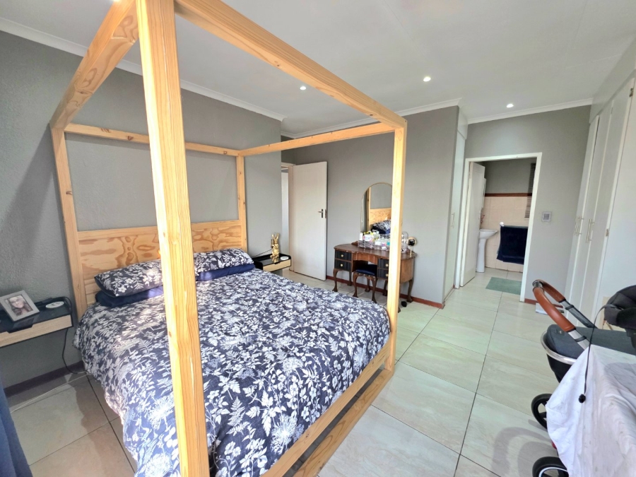 3 Bedroom Property for Sale in La Montagne Gauteng