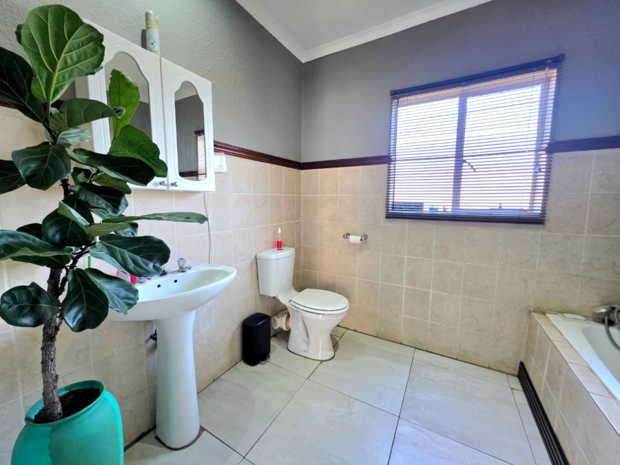 3 Bedroom Property for Sale in La Montagne Gauteng