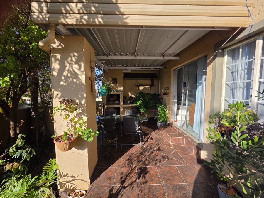 3 Bedroom Property for Sale in La Montagne Gauteng