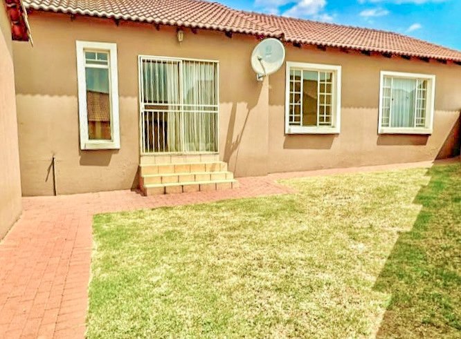 3 Bedroom Property for Sale in Thatchfield Estate Gauteng