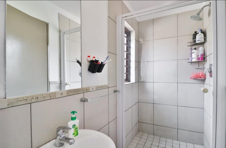 2 Bedroom Property for Sale in Vorna Valley Gauteng