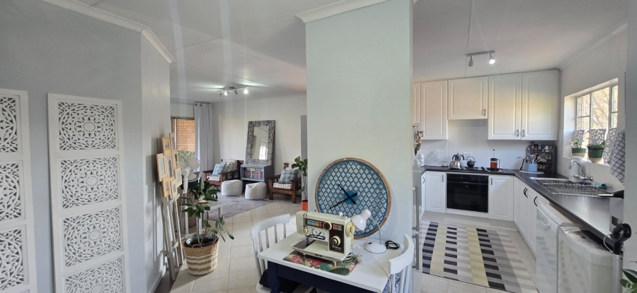 2 Bedroom Property for Sale in Die Hoewes Gauteng