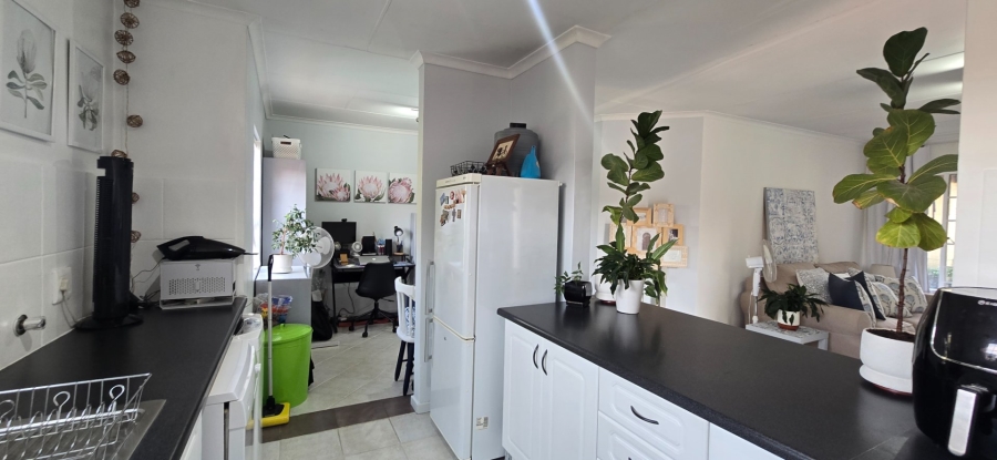 2 Bedroom Property for Sale in Die Hoewes Gauteng