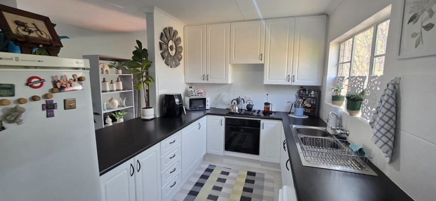 2 Bedroom Property for Sale in Die Hoewes Gauteng