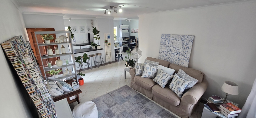 2 Bedroom Property for Sale in Die Hoewes Gauteng