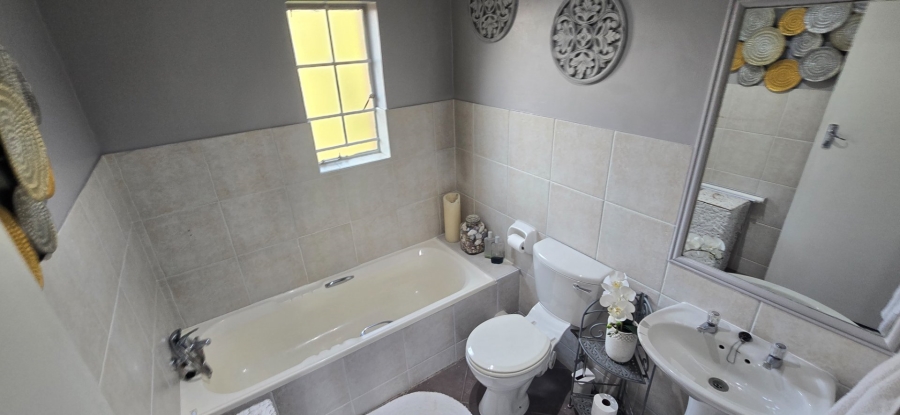 2 Bedroom Property for Sale in Die Hoewes Gauteng