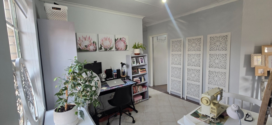 2 Bedroom Property for Sale in Die Hoewes Gauteng