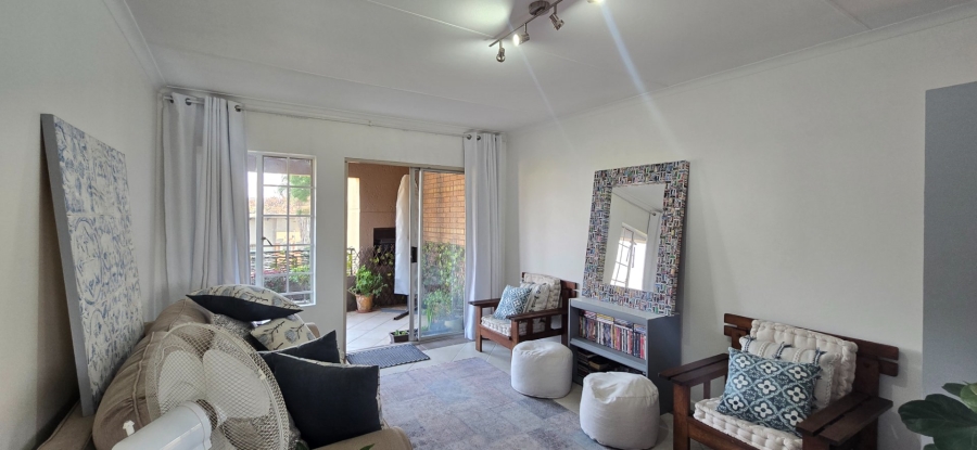 2 Bedroom Property for Sale in Die Hoewes Gauteng