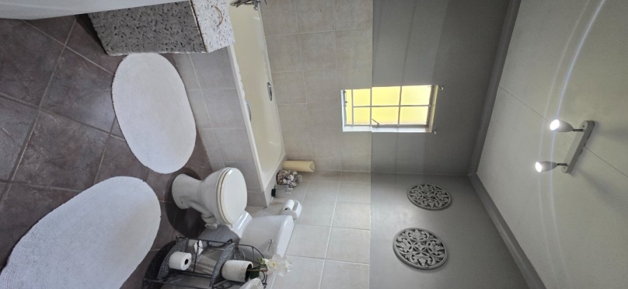 2 Bedroom Property for Sale in Die Hoewes Gauteng