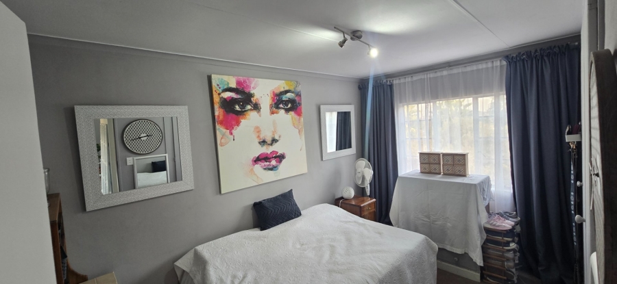 2 Bedroom Property for Sale in Die Hoewes Gauteng