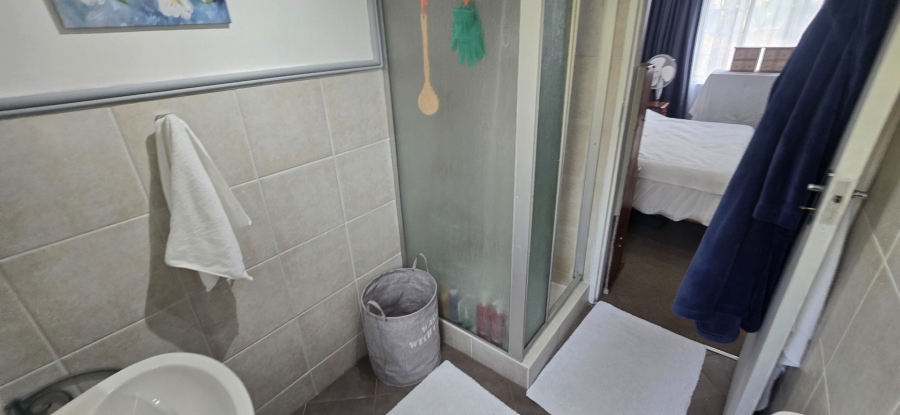2 Bedroom Property for Sale in Die Hoewes Gauteng