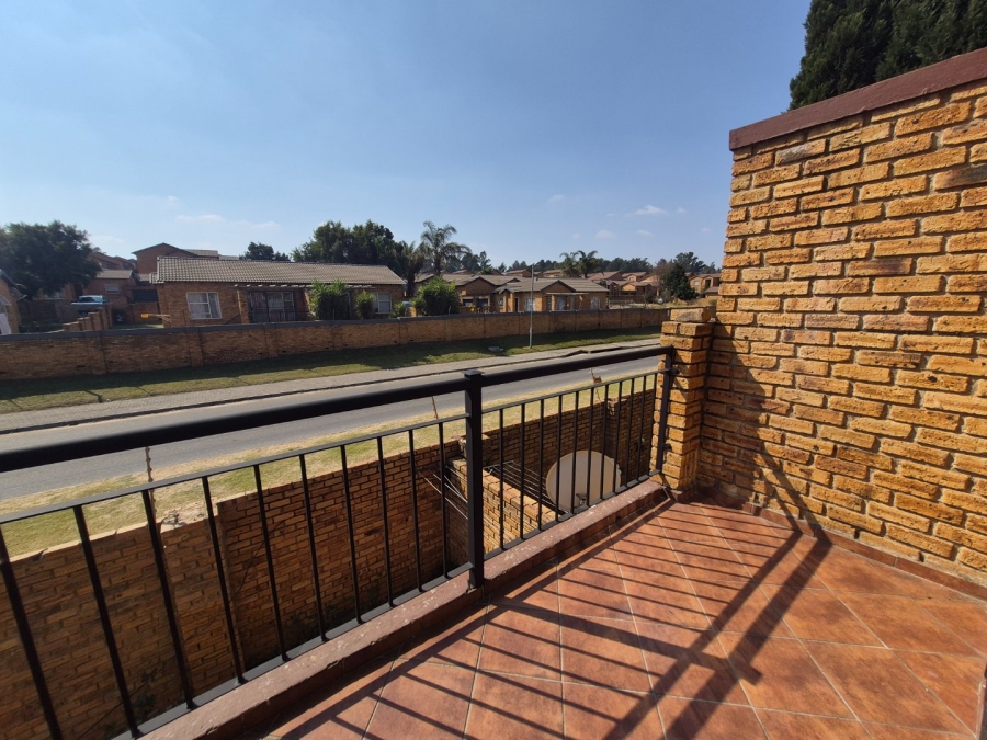 2 Bedroom Property for Sale in Honeypark Gauteng