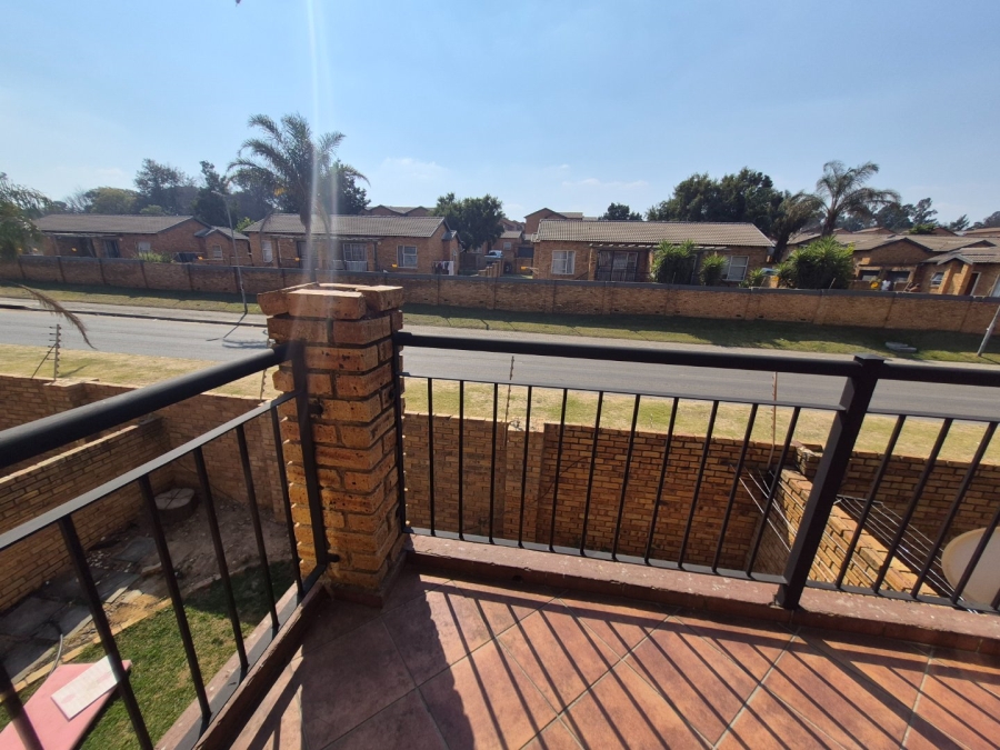 2 Bedroom Property for Sale in Honeypark Gauteng