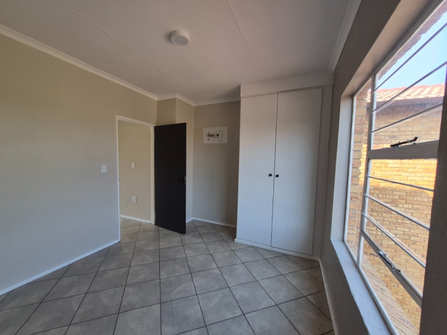 2 Bedroom Property for Sale in Honeypark Gauteng