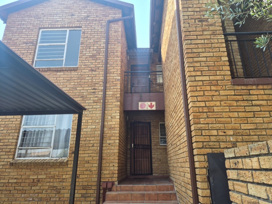 2 Bedroom Property for Sale in Honeypark Gauteng