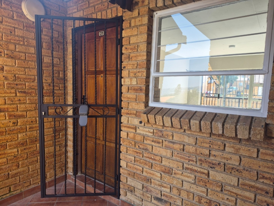 2 Bedroom Property for Sale in Honeypark Gauteng