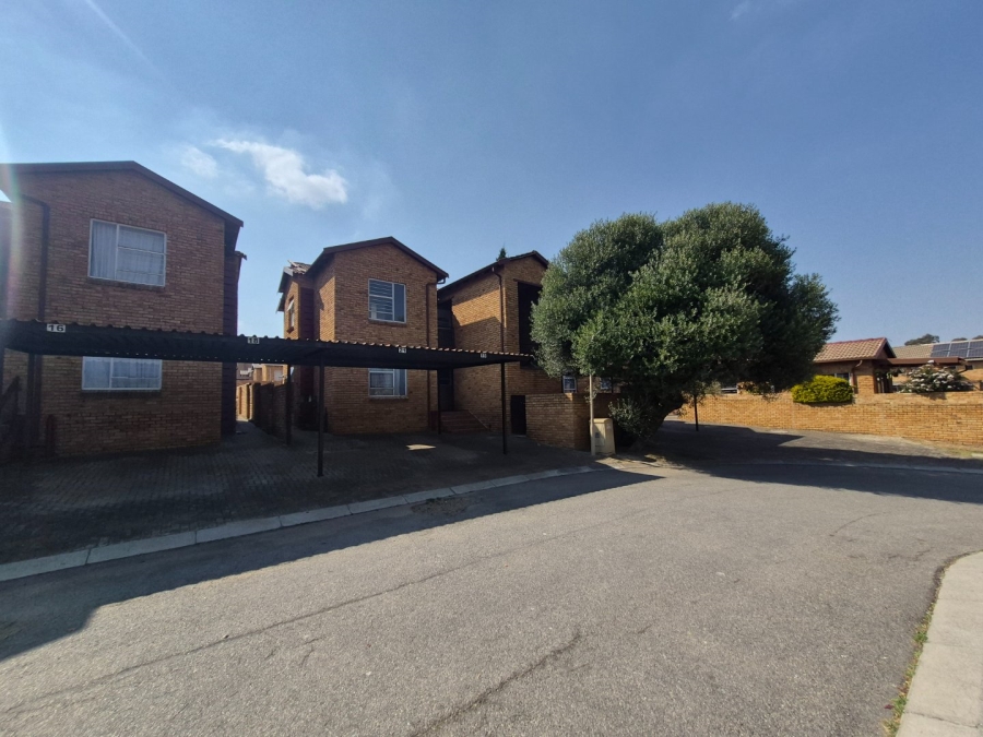 2 Bedroom Property for Sale in Honeypark Gauteng
