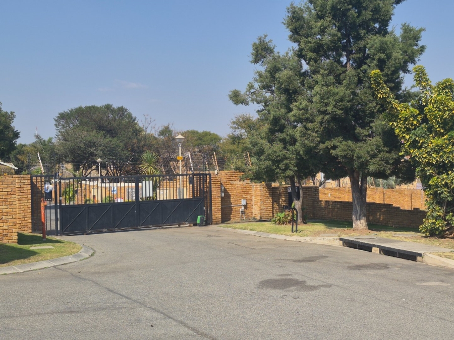 2 Bedroom Property for Sale in Honeypark Gauteng