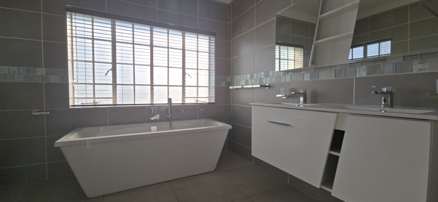 4 Bedroom Property for Sale in Meyersdal Gauteng