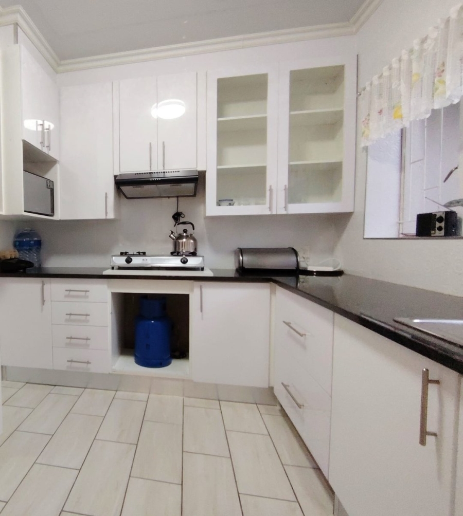 2 Bedroom Property for Sale in Dayanglen Gauteng