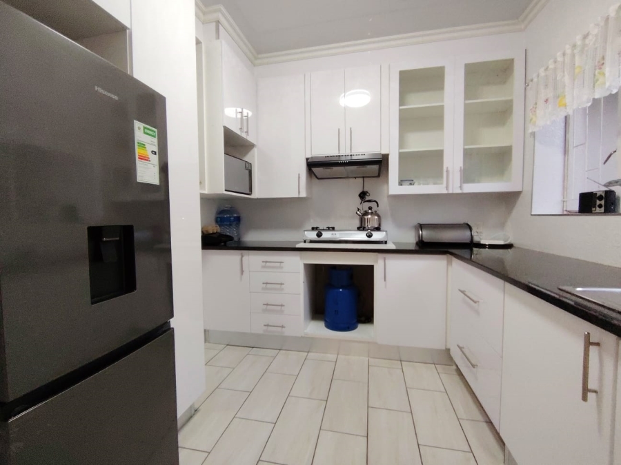 2 Bedroom Property for Sale in Dayanglen Gauteng