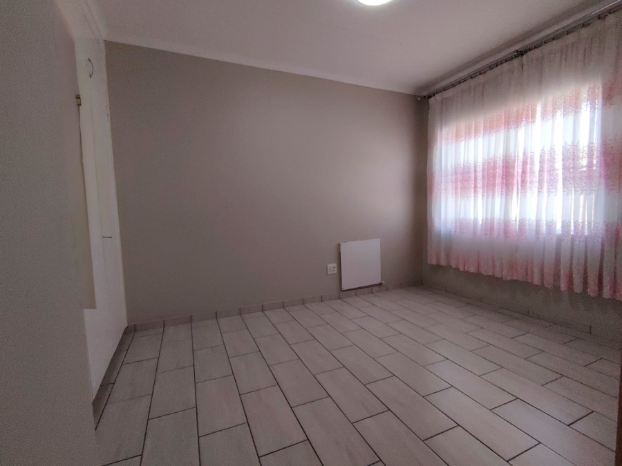 2 Bedroom Property for Sale in Dayanglen Gauteng