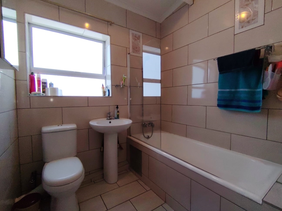2 Bedroom Property for Sale in Dayanglen Gauteng