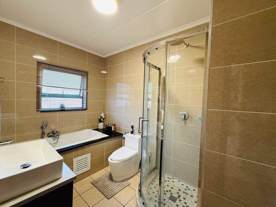 To Let 2 Bedroom Property for Rent in Blue Hills Gauteng