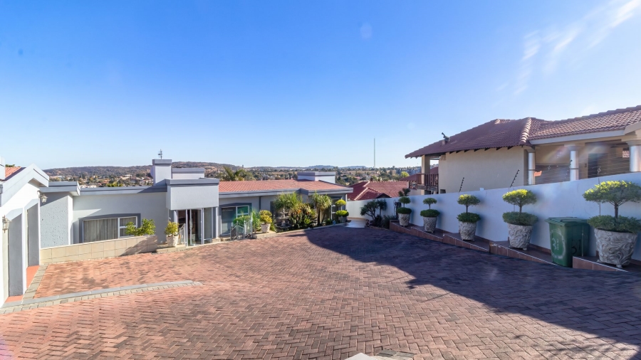 4 Bedroom Property for Sale in Oakdene Gauteng