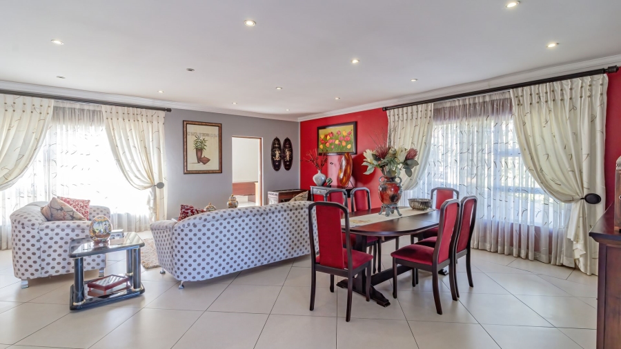 4 Bedroom Property for Sale in Oakdene Gauteng