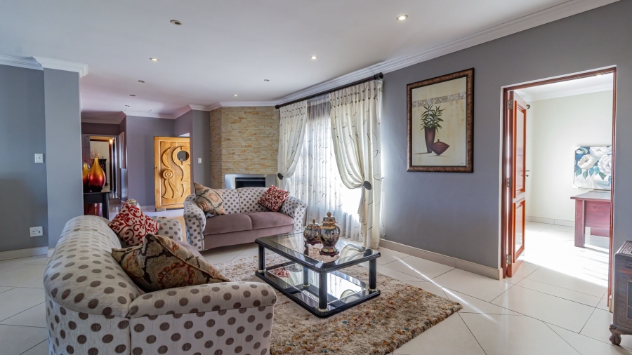 4 Bedroom Property for Sale in Oakdene Gauteng